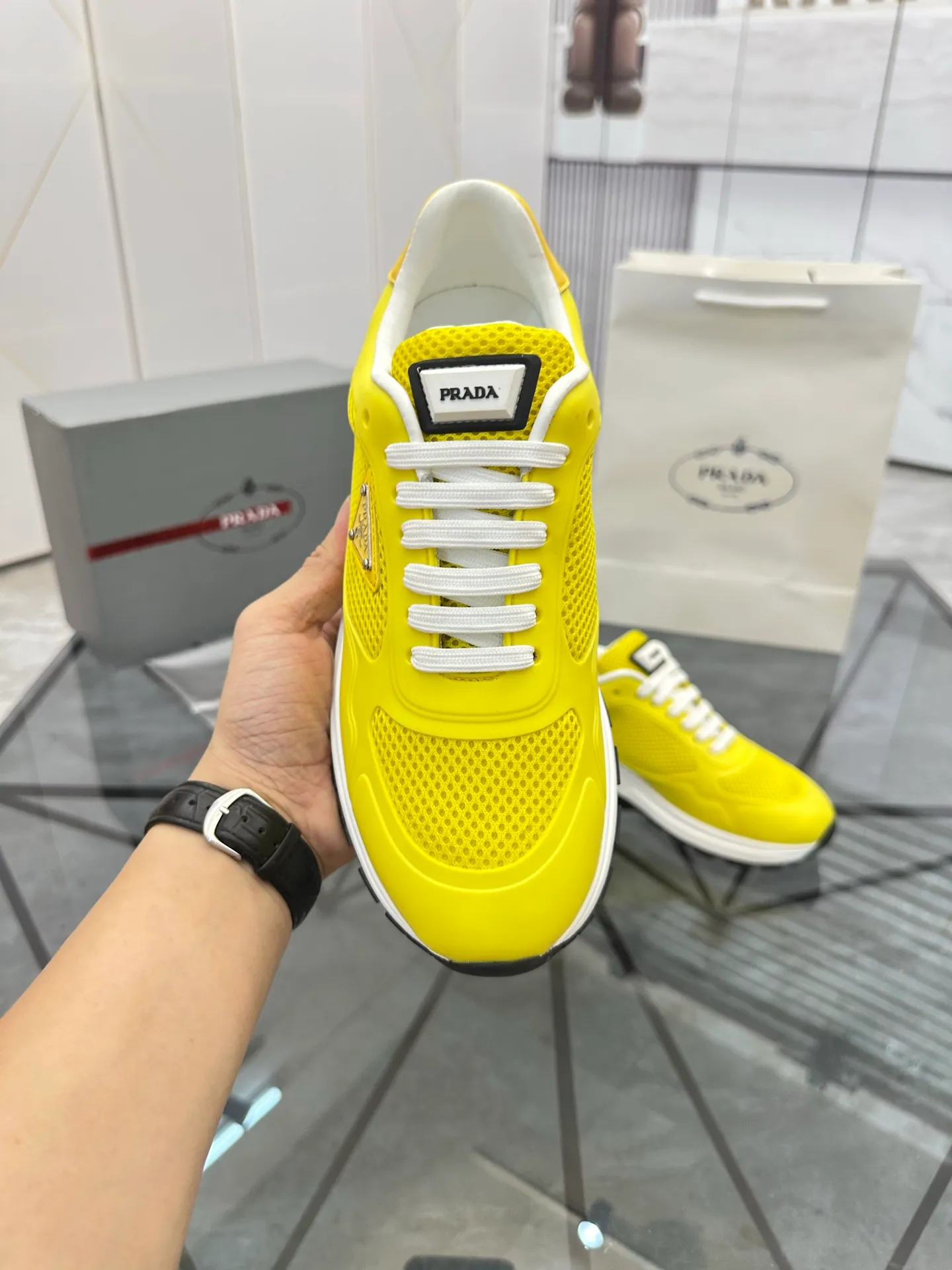 Men's shoes for sale 💰: 💰P600¥ High-end top quality Product trademark: Prada *"Prada*" low-top casual shoes Regular size: 38-45 (can be customized to 46) Product materials: Upper imported glue splicing original material, breathable lining, cowhide foot pads, original outsole. Number: 832